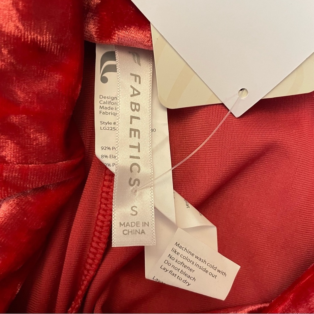 NWT New $75 Fabletics Red Crushed Velour Crossover Legging Size S - Picture 8 of 10